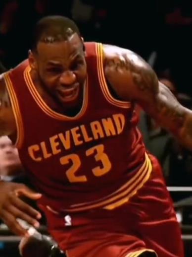 老詹這恐怖的大體格，完美詮釋什么叫“人型坦克”！