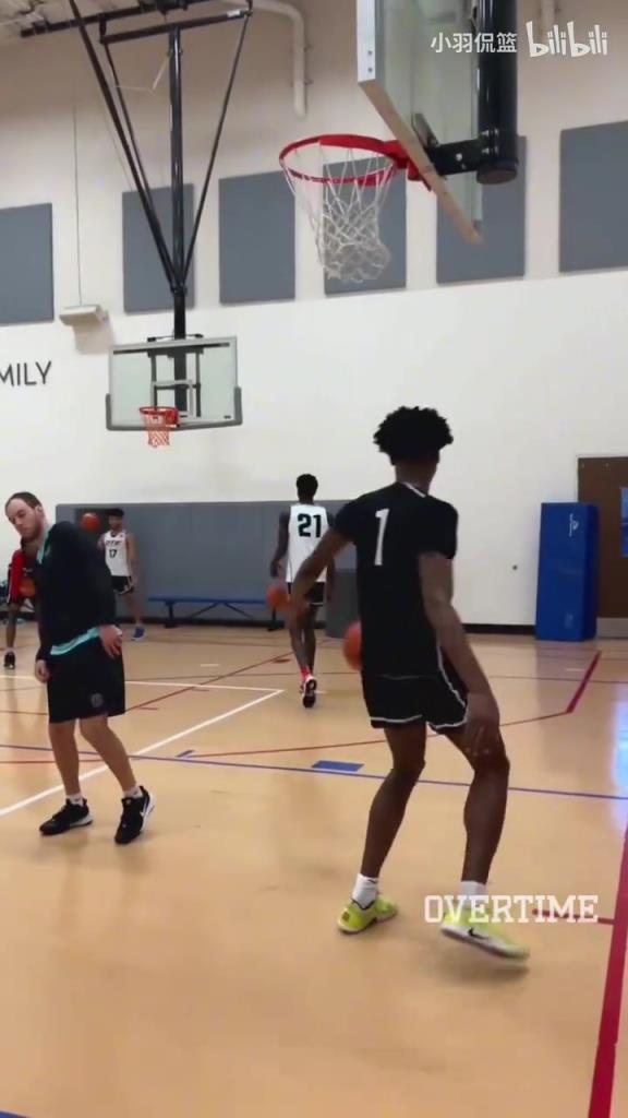 地表最強身體素質？阿門扣籃簡直就像直升機起飛一樣！