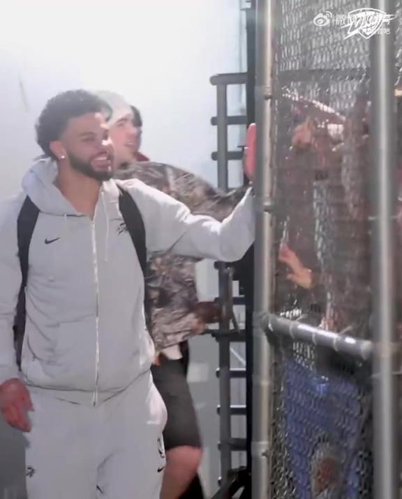 68勝歷史第五傲人戰(zhàn)績！雷霆全員回到OKC，當?shù)厍蛎詿崆榻訖C