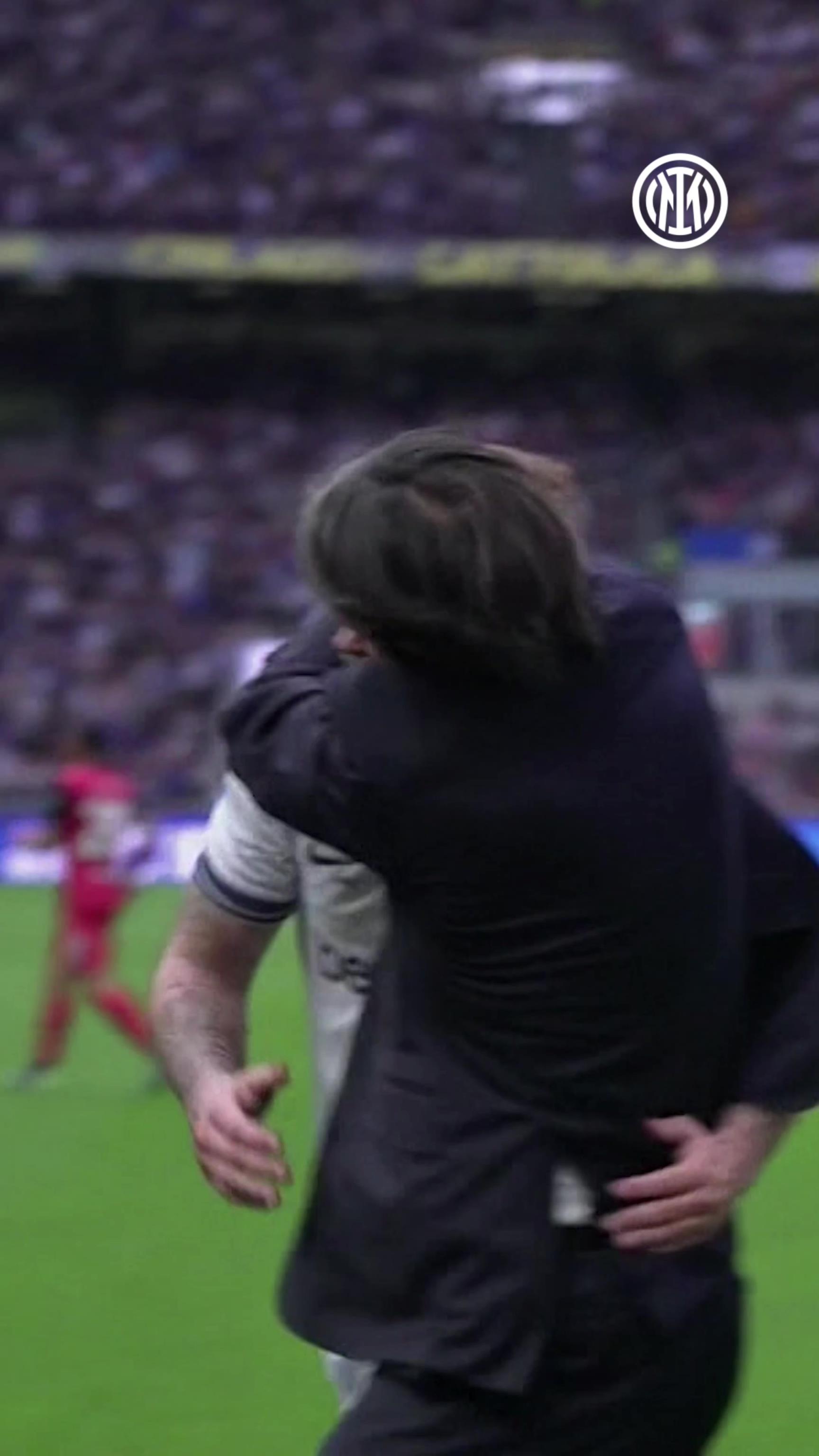 太銷魂，網(wǎng)友：阿瑙托維奇這腳傳球的確值得小因又摟又親