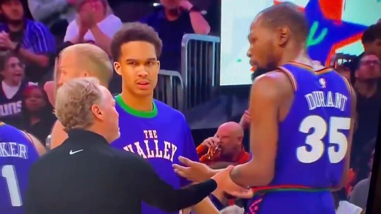 下課導火索？主帥布登此前抓住KD手臂要說什么，被一把甩開！