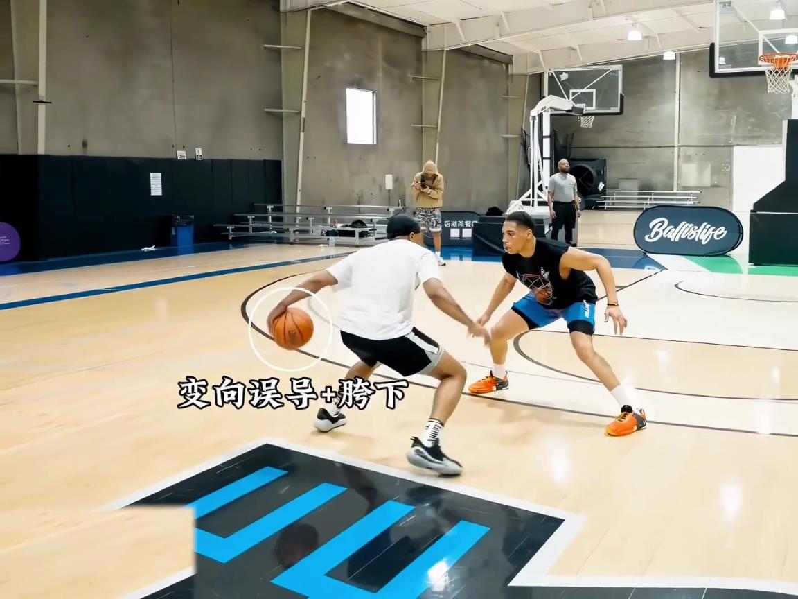 “實戰(zhàn)中的節(jié)奏過人動作鑒賞，連續(xù)胯下變向舞蹈銜接頓拜突破”