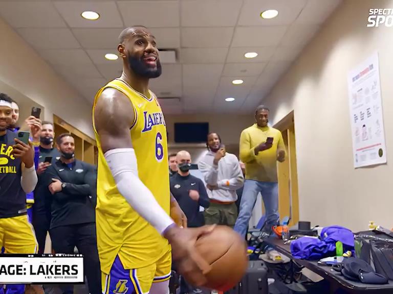 里弗斯絕殺之后湖人隊的更衣室氛圍，簡直不要太和諧！！