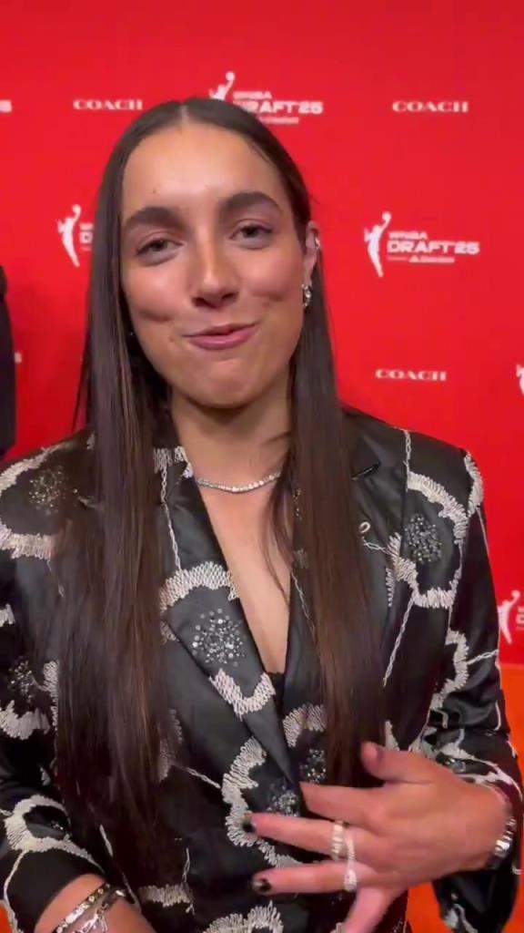 少爺真全能??！威少還幫WNBA新秀妹子們設(shè)計今晚的服裝