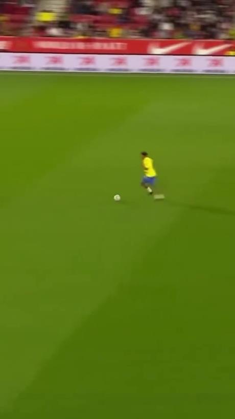 45歲還開(kāi)掛！小羅再現(xiàn)牛尾巴過(guò)人，微笑單挑門(mén)將輕松打進(jìn)