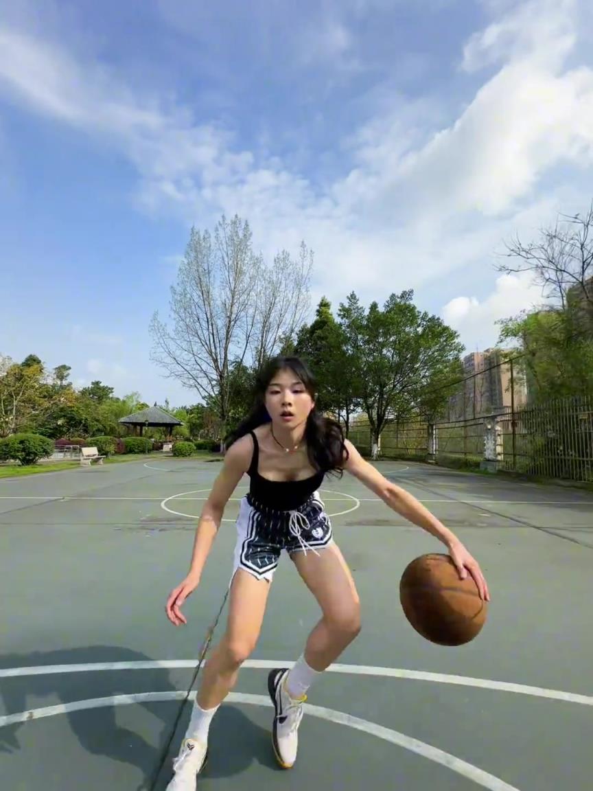 看著有點(diǎn)實(shí)力，敢背打我不？